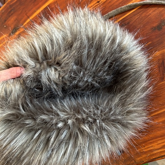 Girls’ Bespoke Hat and Hand Warmer, real fur - Picture 4 of 8